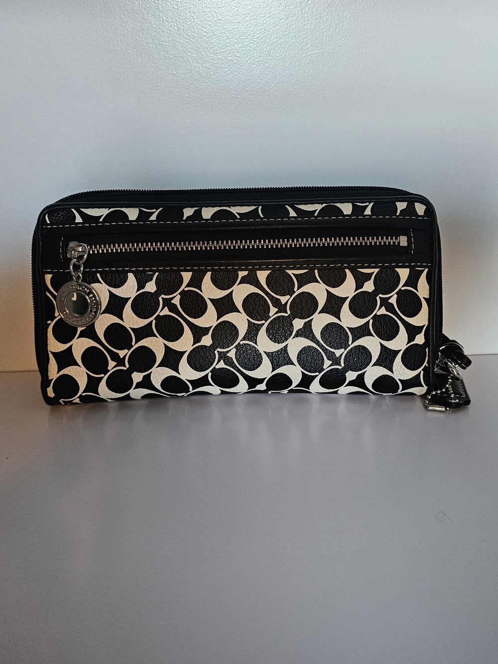 Coach Black and Cream Signature Wristlet Wallet - Picture 2 of 6